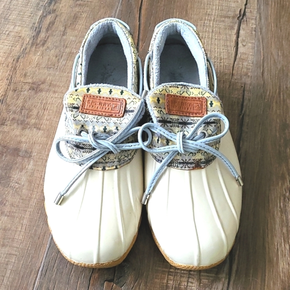 SPERRY TOP SIDER LADIES CREAM AND BLUE LOW TOP WATERPROOF SHOES